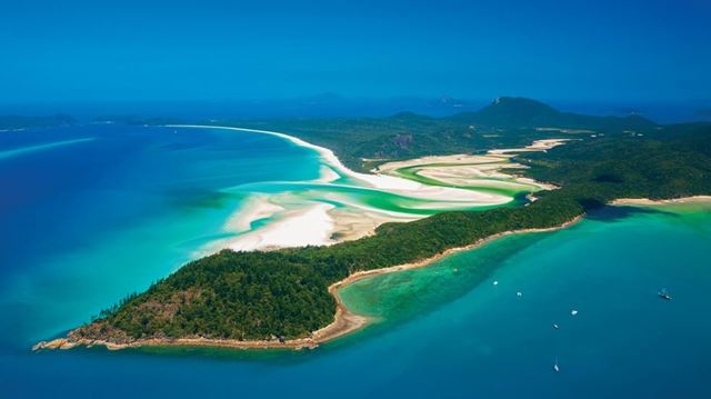 Idyllic scenes on the Australian east coast at Hill Inlet in the Whitsundays